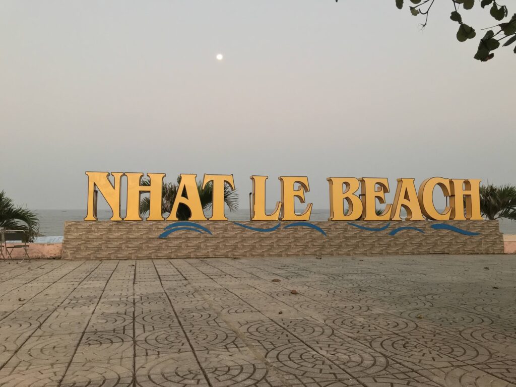 Du lịch Đồng Hới có gì? Biển Nhật Lệ - Nhật Lệ beach