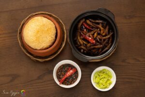 Cơm niêu cháy cá bống kho đây các bạn ạ!