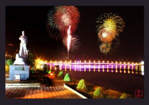 Tượng Đài Mẹ Suốt